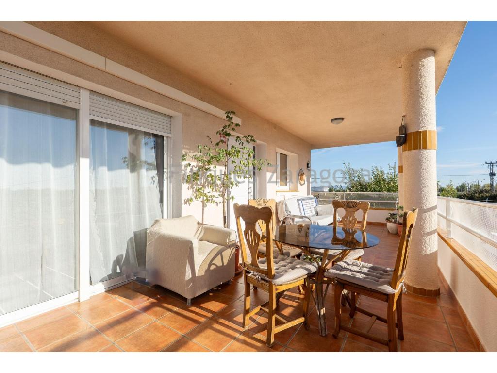 This property is accessed via an independent outdoor staircase leading to a pleasant entrance porch, from which you can enter the house directly.The property comprises a separate kitchen, a living-dining room with a fireplace and access to a balcony, three bedrooms and a bathroom with a walk-in shower.The house has a four-sided orientation, allowing plenty of natural light and good ventilation throughout the different rooms.The property has been partially renovated and is ready to move into. It features aluminium windows with double glazing and a fitted kitchen equipped with a ceramic hob and electric oven.Outside, in addition to the porch and balcony, there is a terrace with a barbecue, an ideal space for enjoying the outdoors.A functional home featuring three bedrooms, outdoor spaces and independent access, ready to become your new home.The stated price does not include the expenses and taxes arising from the transfer of ownership, such as notary fees, land registry fees and administrative fees, as well as any applicable taxes (Property Transfer Tax, Value Added Tax or Stamp Duty), all of which shall be borne entirely by the buyer, in accordance with current legislation.Real estate agency fees are included in the agreed sale price.To determine and consult the applicable tax regime, we recommend visiting the website of the Catalan Tax Agency: https://atc.gencat.cat/ca/tributsThe information contained in this advertisement is provided for informational and guidance purposes only and does not constitute a binding offer or contract under any circumstances. Finques Zaragoza Immobiliaria Delta de l’Ebre, SL., reserves the right to modify, update or correct the content of this advertisement at any time without prior notice.